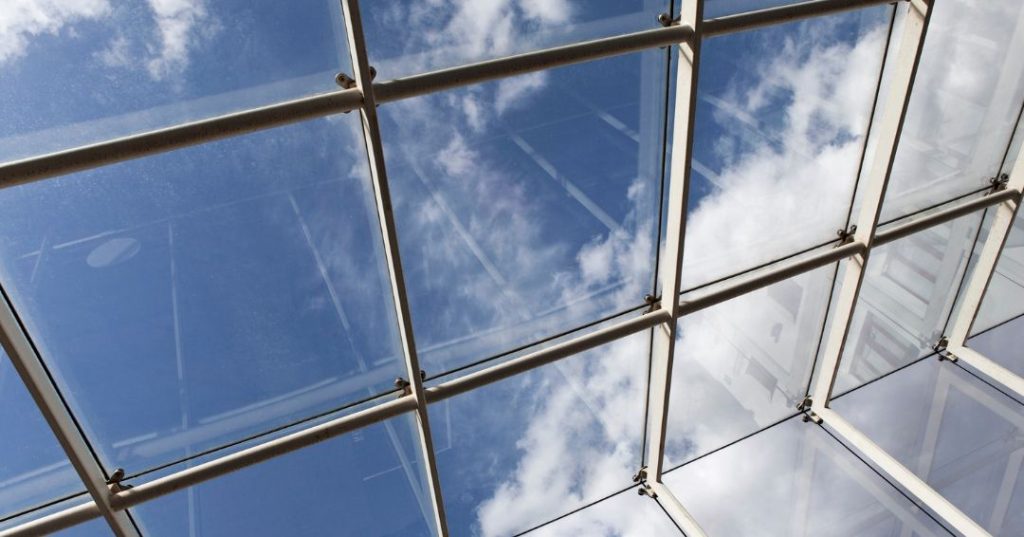 Quando Substituir Vidros Antigos em São José do Rio Preto: Confira 4 Dicas cobertura de vidro em São José do Rio Preto